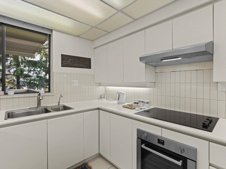 302-1930 Bellevue Avenue, West Vancouver, BC, V7V 1B5 - 11