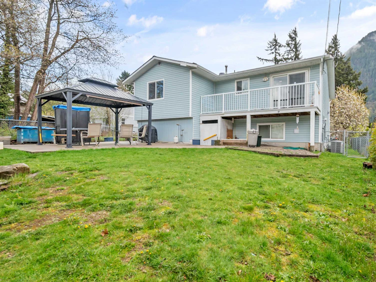555 Fort Street, Hope, BC, V0X 1L0 - 2