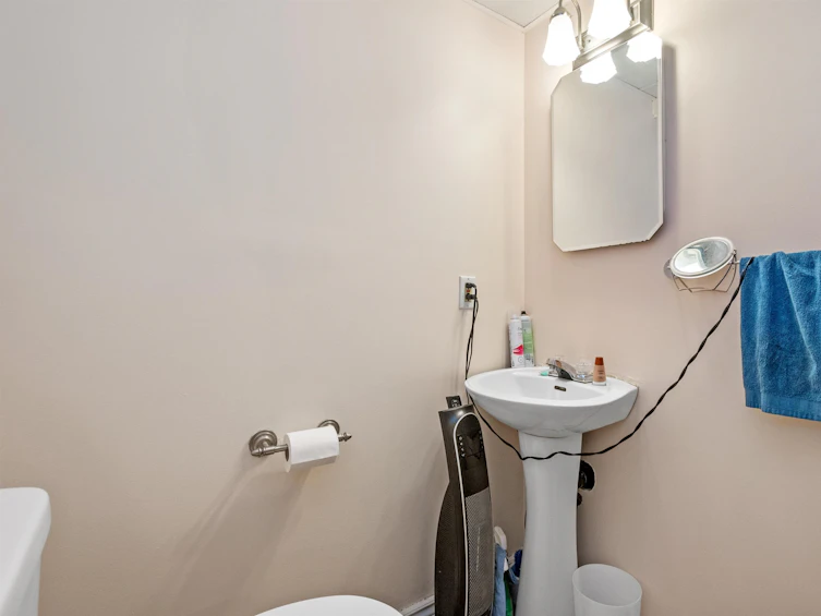 555 Fort Street, Hope, BC, V0X 1L0 - 17