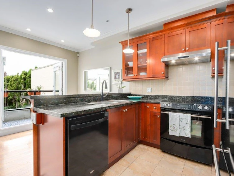 202-75 N Renfrew Street, Vancouver, BC, V5K 3N6 - 6