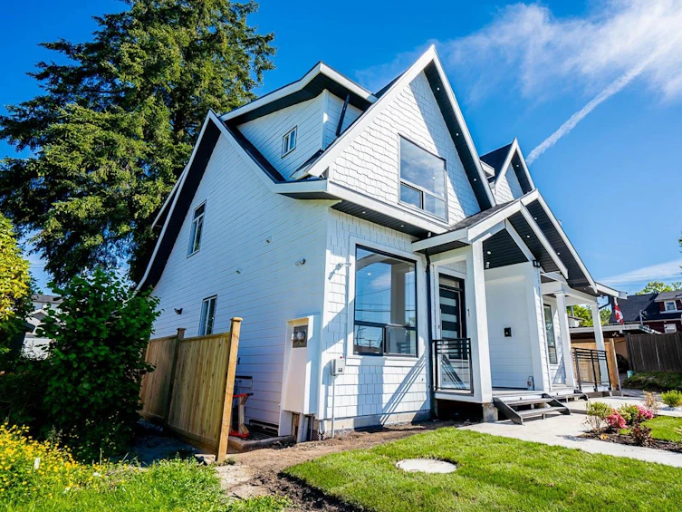 1-122 Eighth Avenue, New Westminster, BC, V3L 1X8 - 2