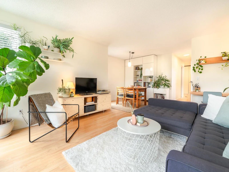 303 - 659 E 8th Avenue, Vancouver BC V5T 1T2
