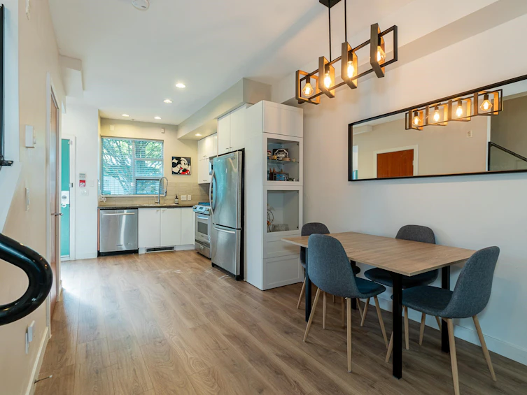 8888 Selkirk Street, Vancouver, BC, V6P 4J8 - 8