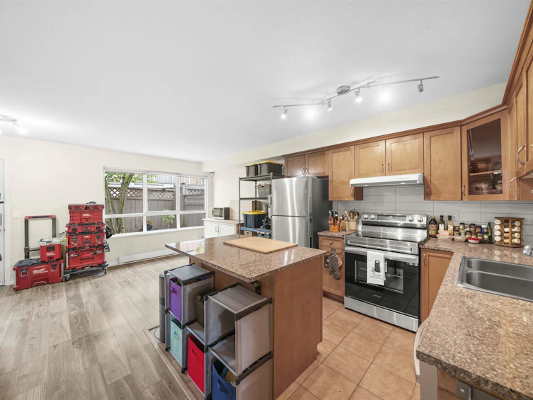 2-910 W 16th Street, North Vancouver, BC, V7P 1R3 - 2