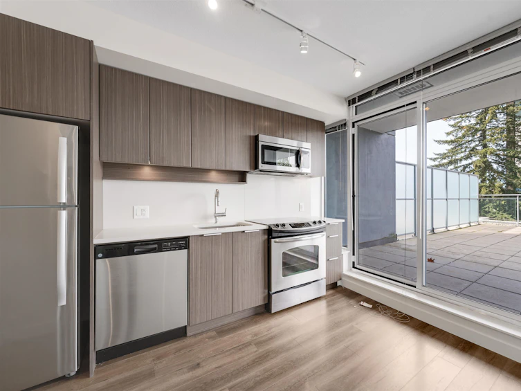 405-13308 Central, Surrey, BC, V3T 0M4 - 2