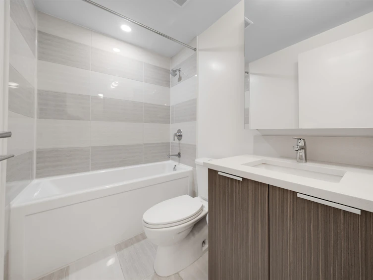 405-13308 Central, Surrey, BC, V3T 0M4 - 12