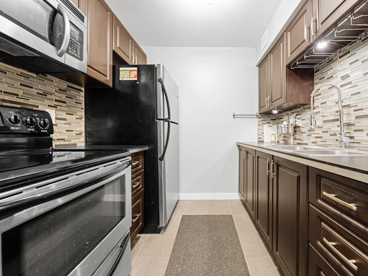 112-707 Eighth Street, New Westminster, BC, V3M 3S6 - 2
