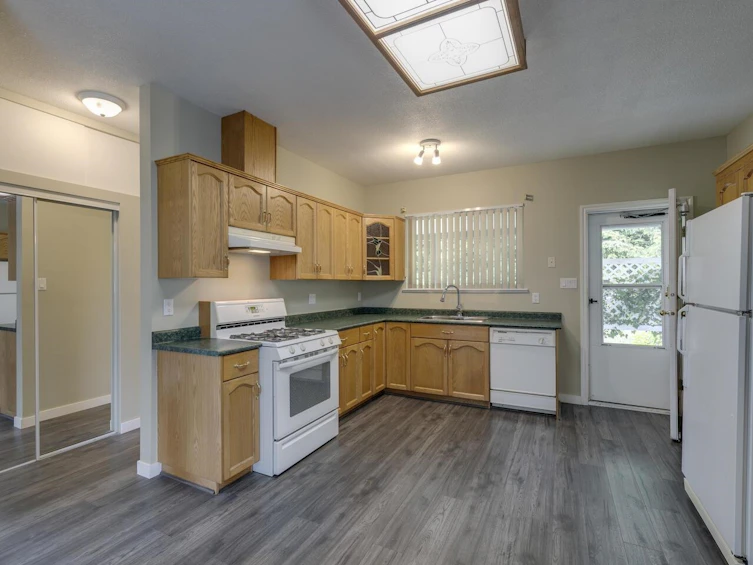 34059 Laxton Avenue, Mission, BC, V2V 6B2 - 28