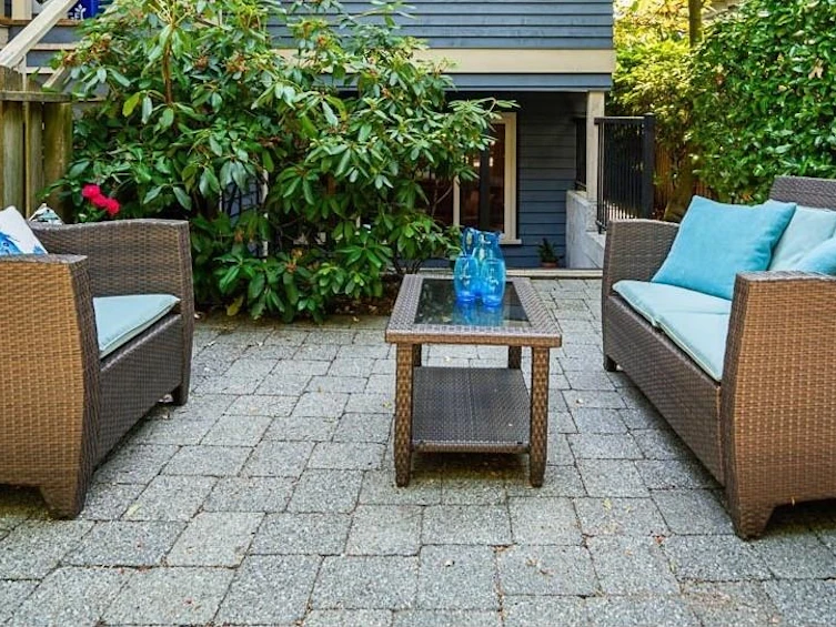 2311 W 8th Avenue, Vancouver, BC, V6K 2A8 - 4