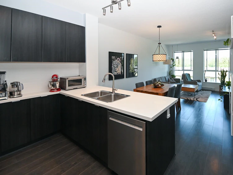 403-3107 Windsor Gate, Coquitlam, BC, V3B 0L1 - 3
