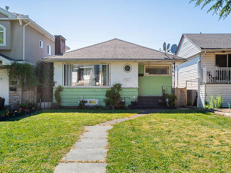 6933 Prince Edward Street, Vancouver BC V5X 3P2