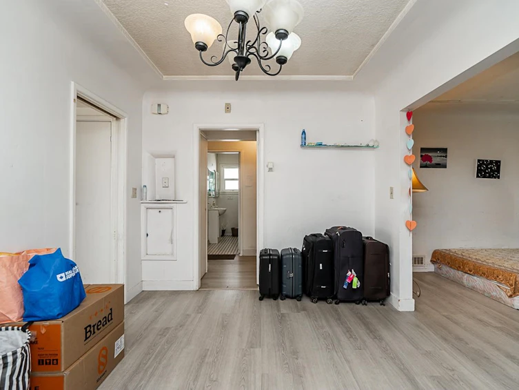 6933 Prince Edward Street, Vancouver, BC, V5X 3P2 - 7