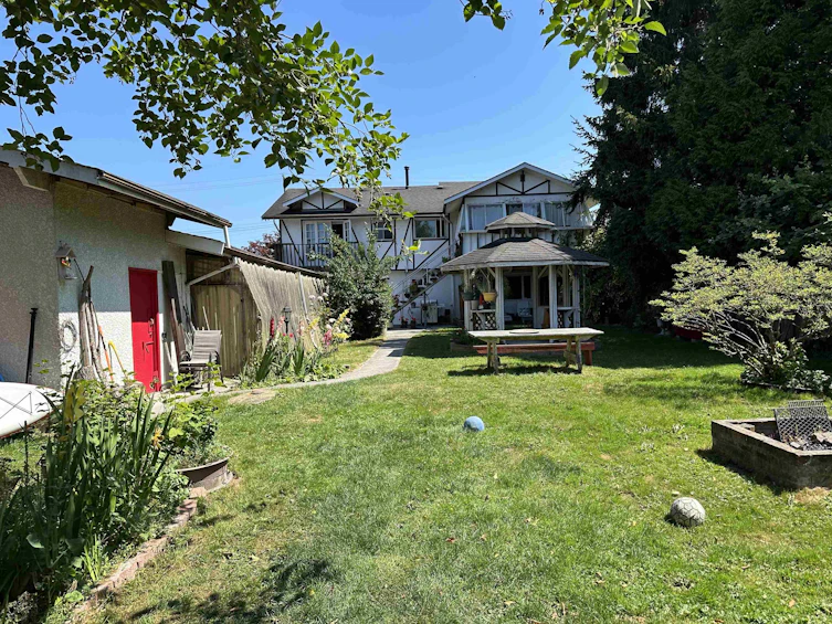 122 Sprice Street, New Westminster, BC, V3M 5L4 - 3