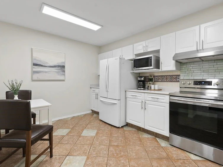 201-9940 151 Street, Surrey, BC, V3R 0V3 - 10