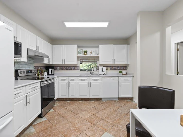 201-9940 151 Street, Surrey, BC, V3R 0V3 - 12