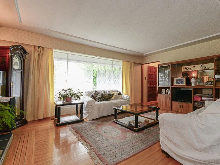 1329 East 49th Avenue, Vancouver, BC, V5W 2J3 - 4