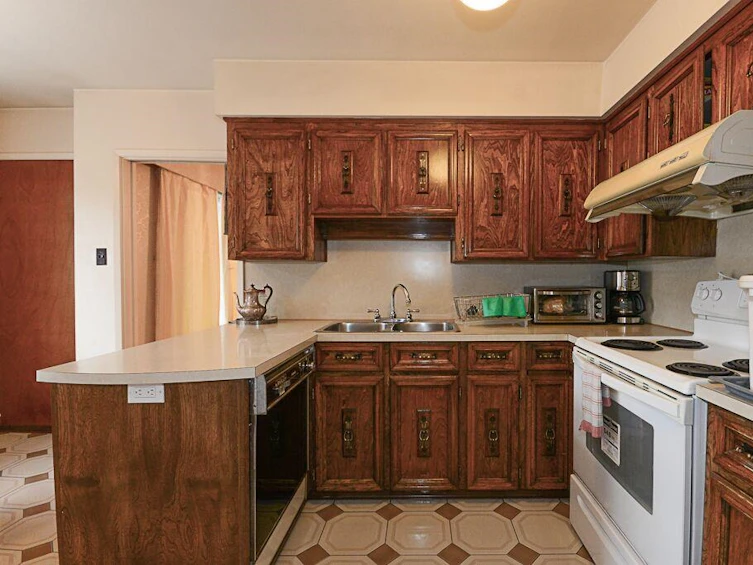 1329 East 49th Avenue, Vancouver, BC, V5W 2J3 - 6