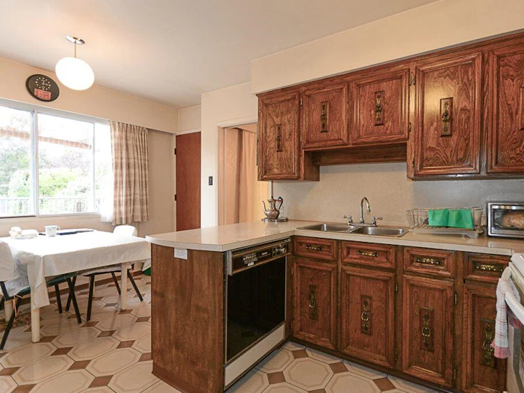 1329 East 49th Avenue, Vancouver, BC, V5W 2J3 - 7