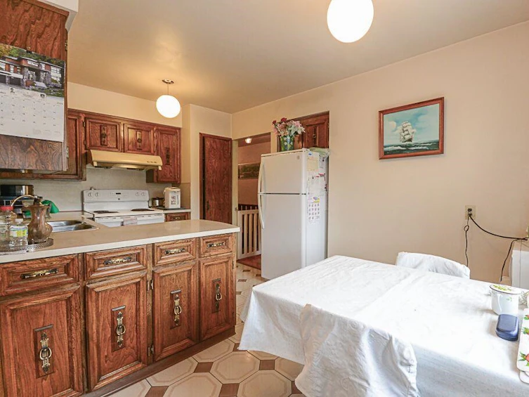 1329 East 49th Avenue, Vancouver, BC, V5W 2J3 - 8
