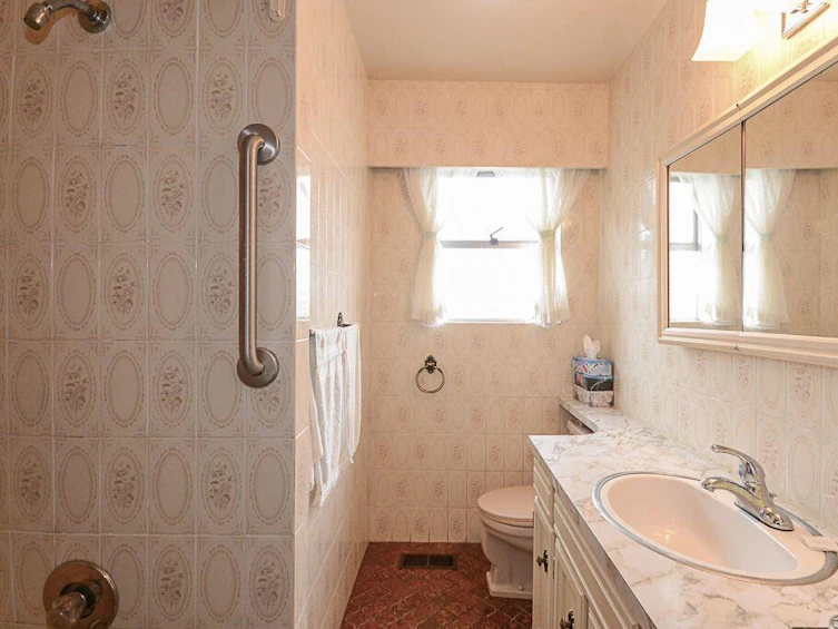 1329 East 49th Avenue, Vancouver, BC, V5W 2J3 - 9