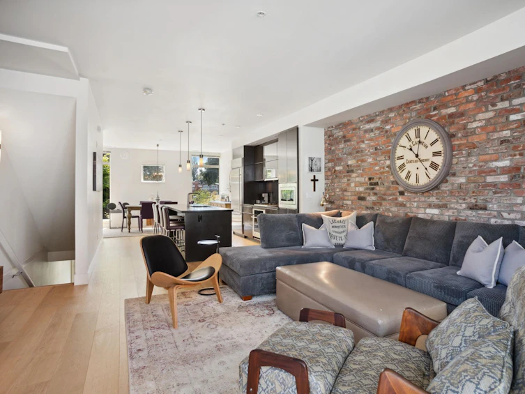 2971 Wall Street, Vancouver, BC, V5K 0A6 - 2