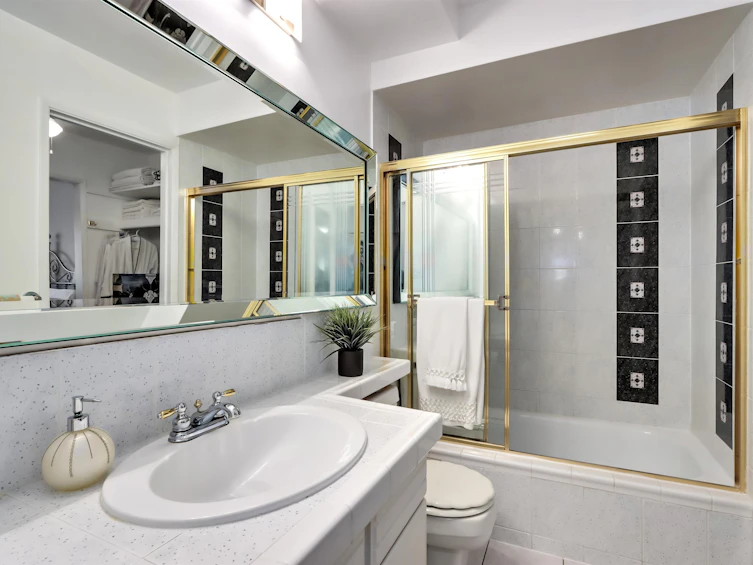 205-1424 Walnut Street, Vancouver, BC, V6J 3R3 - 6