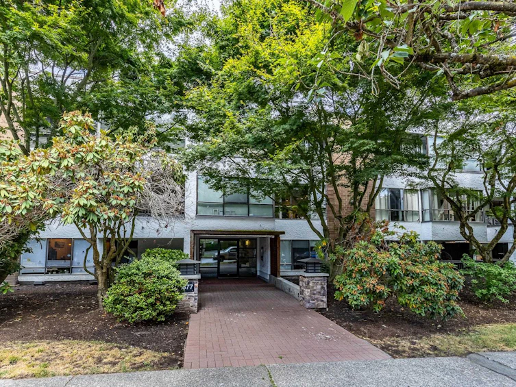 204-1877 W 5th Avenue, Vancouver, BC, V6J 1P5 - 2