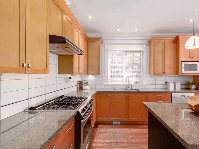 2378 West 49th Avenue, Vancouver, BC, V6M 2V1 - 12