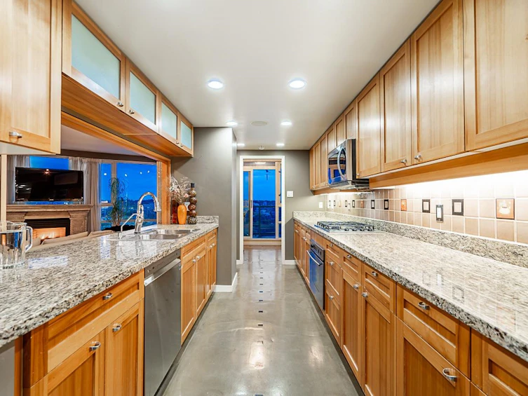 3903-1033 Marinaside Crescent, Vancouver, BC, V6Z 3A3 - 10