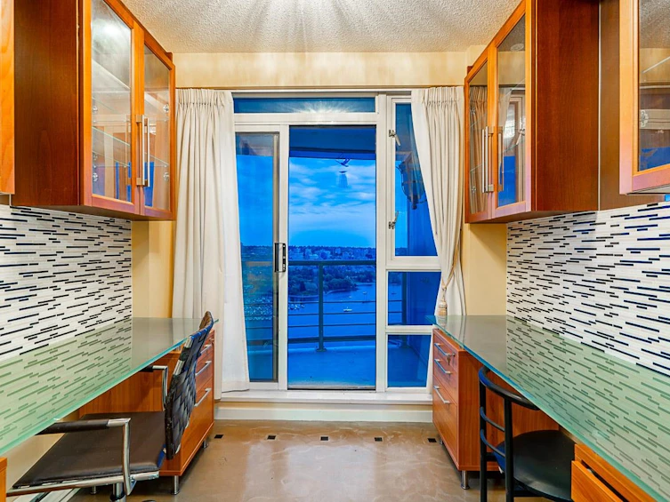 3903-1033 Marinaside Crescent, Vancouver, BC, V6Z 3A3 - 12