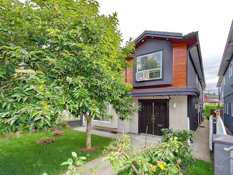 7480 Main Street, Vancouver, BC, V5X 3J8 - 2