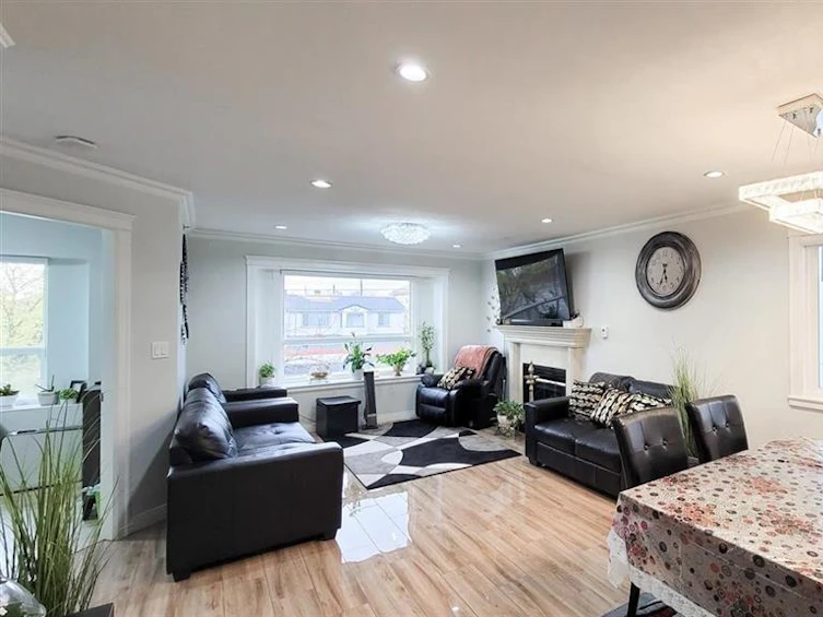 7480 Main Street, Vancouver, BC, V5X 3J8 - 4