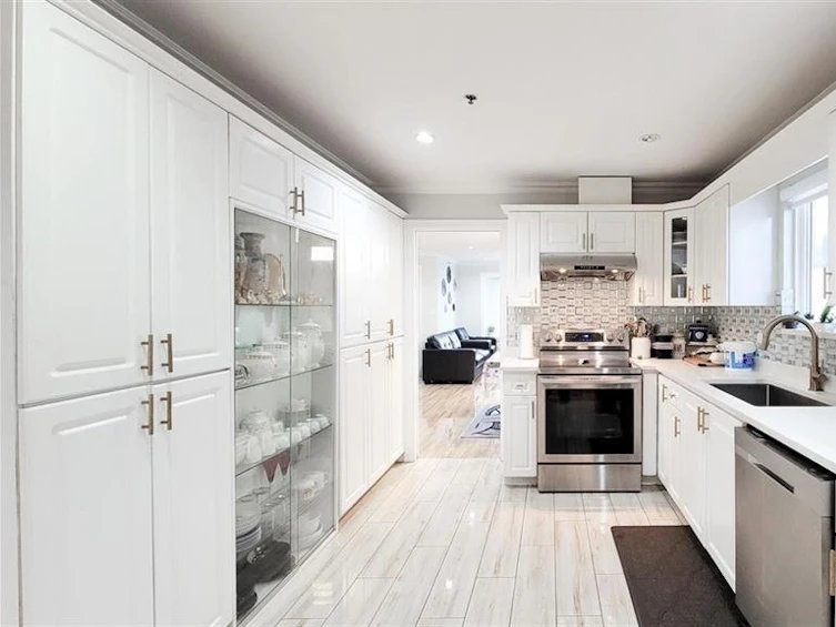 7480 Main Street, Vancouver, BC, V5X 3J8 - 9