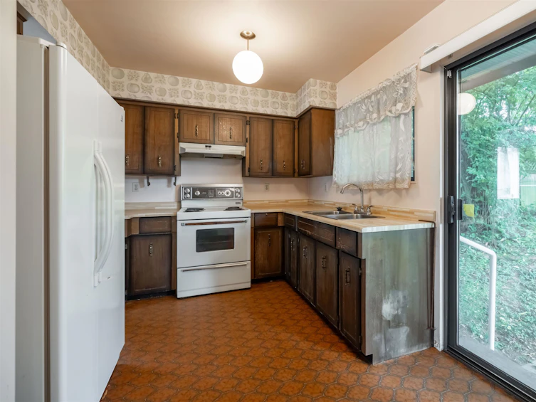 7955 138a Street, Surrey, BC, V3W 7E8 - 7