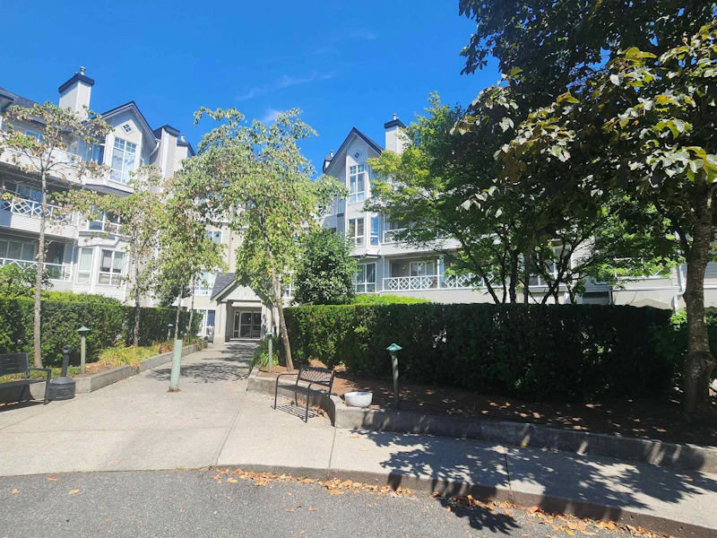 416 - 9979 140th Street, Surrey BC V3T 5W2