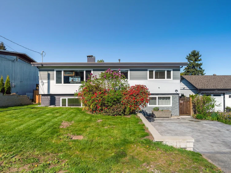 11345 136a Street, Surrey, BC, V3R 3C4