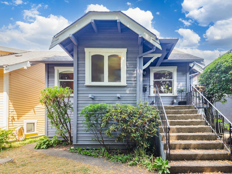 2011 Graveley Street, Vancouver, BC, V5L 3B6