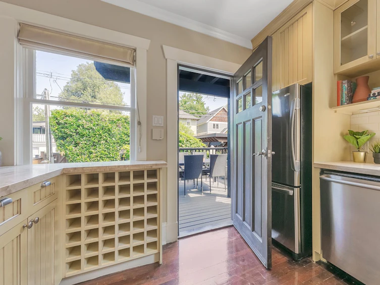 2011 Graveley Street, Vancouver, BC, V5L 3B6 - 11