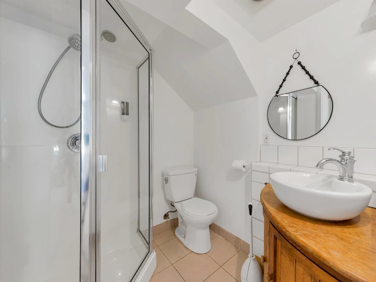 2011 Graveley Street, Vancouver, BC, V5L 3B6 - 32