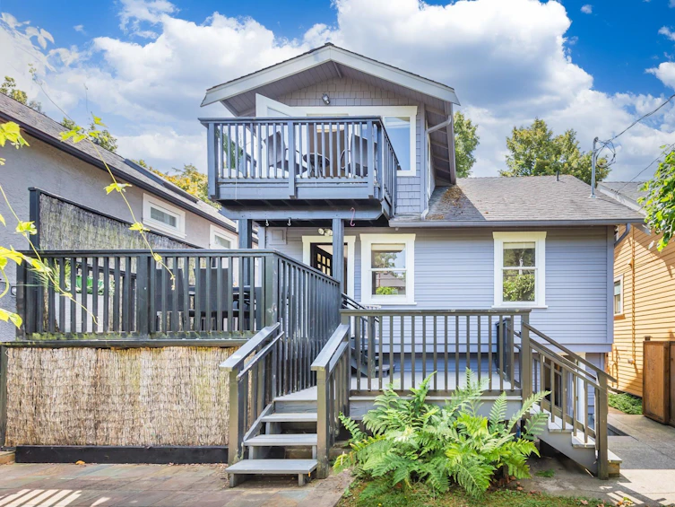 2011 Graveley Street, Vancouver, BC, V5L 3B6 - 36