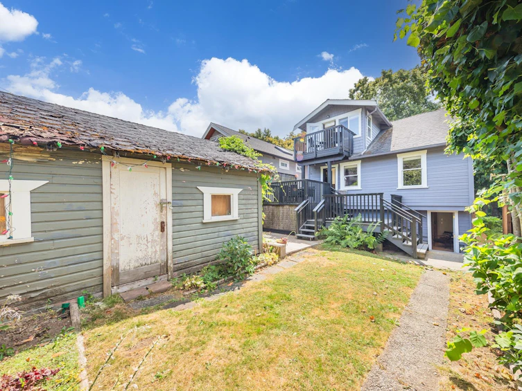 2011 Graveley Street, Vancouver, BC, V5L 3B6 - 39
