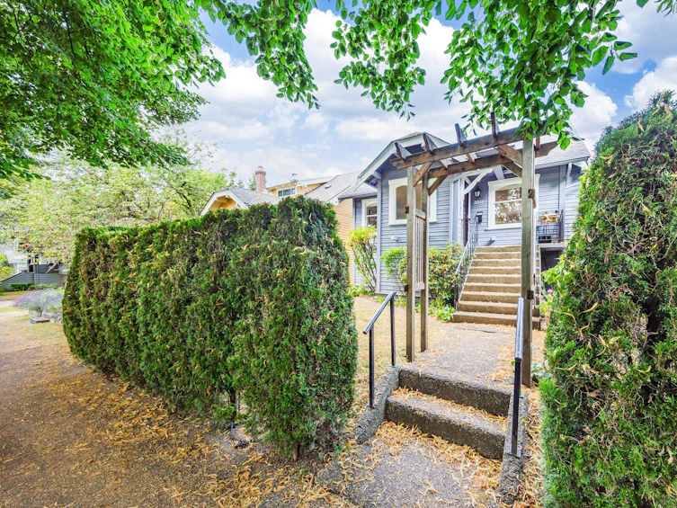 2011 Graveley Street, Vancouver, BC, V5L 3B6 - 40