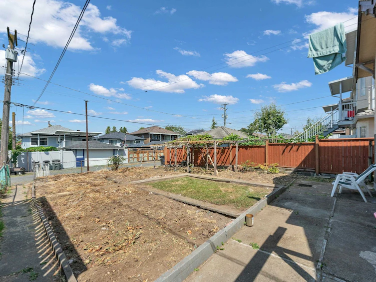 3015 East 19th Avenue, Vancouver, BC, V5M 2S8 - 4