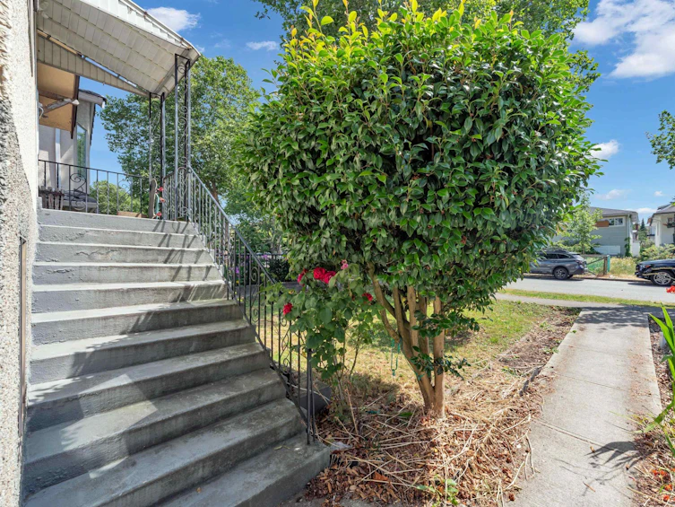 3015 East 19th Avenue, Vancouver, BC, V5M 2S8 - 9