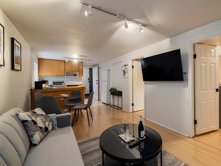 4343 West 11th Avenue, Vancouver, BC, V6R 2L9 - 31