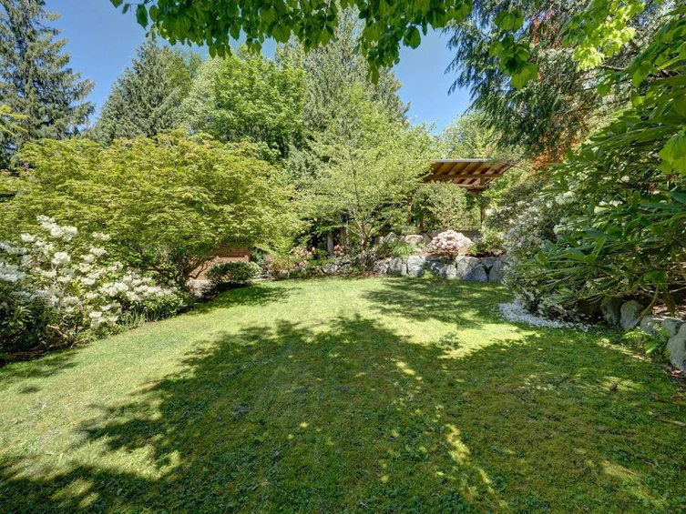 5950 Tillicum Bay Road, Sechelt, BC, V7Z 0C7 - 5
