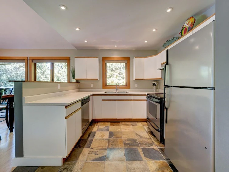 5950 Tillicum Bay Road, Sechelt, BC, V7Z 0C7 - 7