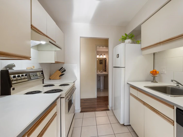 101-1740 Southmere, Surrey, BC, V4A 6E4 - 10