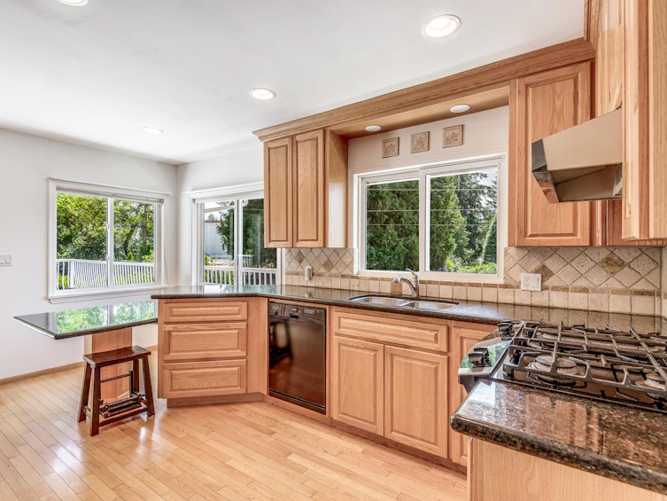 561 Berry Street, Coquitlam, BC, V3J 5T2 - 9