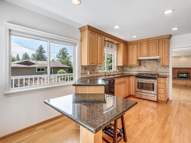 561 Berry Street, Coquitlam, BC, V3J 5T2 - 11